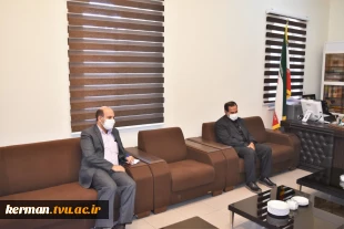 مدیرکل امنیتی و انتظامی استانداری کرمان:
دانشگاه فنی و حرفه ای در راستای رفع فقر اقتصادی و فرهنگی گام برمی‌دارد. 
 2