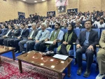 با حضور امام جمعه و نماینده ولی فقیه در استان کرمان، استاندار کرمان و سرپرست معاونت فرهنگی و دانشجویی   دانشگاه ملی مهارت:
غرس نهال به مناسبت هفته منابع طبیعی و روز درختکاری در دانشگاه ملی مهارت واحد استان کرمان 2