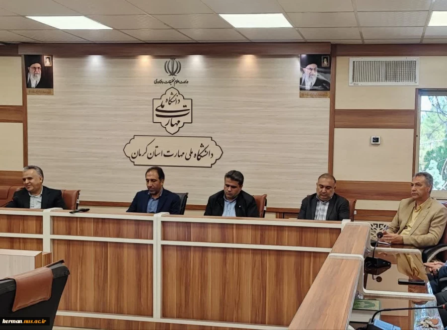 در آغازین روز فعالیت رسمی دانشگاه ملی مهارت صورت گرفت:
دیدار نوروزی هیأت رئیسه دانشگاه ملی مهارت واحد استان کرمان با اساتید و کارکنان دانشگاه 2