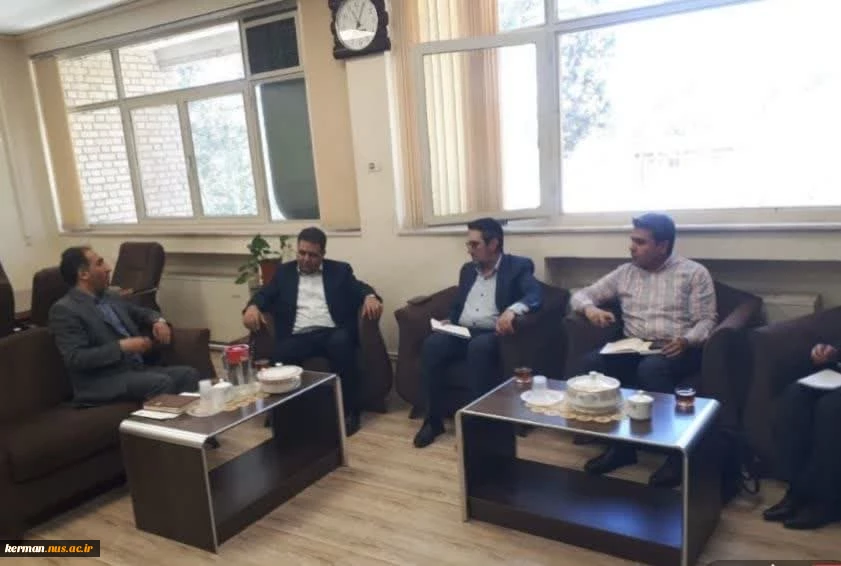 در راستای بررسی میدانی وضعیت مراکز آموزشی و تقویت تعامل میان نهادهای اجرایی و دانشگاه‌های مهارتی صورت گرفت:
بازدید مدیرکل سیاسی استانداری کرمان از امکانات رفاهی دانشگاه ملی مهارت واحد استان کرمان 2