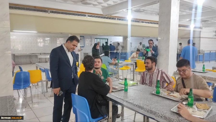 در راستای بررسی میدانی وضعیت مراکز آموزشی و تقویت تعامل میان نهادهای اجرایی و دانشگاه‌های مهارتی صورت گرفت:
بازدید مدیرکل سیاسی استانداری کرمان از امکانات رفاهی دانشگاه ملی مهارت واحد استان کرمان 2