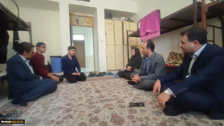 در راستای بررسی میدانی وضعیت مراکز آموزشی و تقویت تعامل میان نهادهای اجرایی و دانشگاه‌های مهارتی صورت گرفت:
بازدید مدیرکل سیاسی استانداری کرمان از امکانات رفاهی دانشگاه ملی مهارت واحد استان کرمان 2