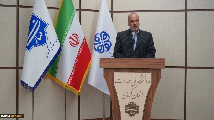 رییس دانشگاه ملی مهارت واحد استان کرمان در جریان برگزاری رویداد انرژی‌های نو و تجدیدپذیر اعلام کرد:  
دانشگاه ملی مهارت، با بهره‌گیری از اساتید مجرب و توانمند، آمادگی کامل برای ارائه آموزش‌های تخصصی، مشاوره، نصب و راه‌اندازی پنل‌های خورشیدی دارد. 3