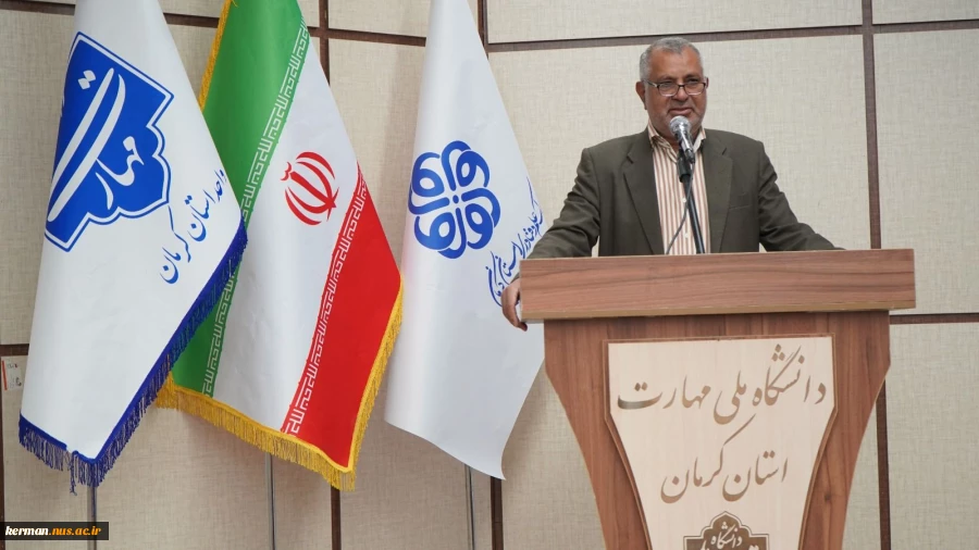 رییس دانشگاه ملی مهارت واحد استان کرمان در جریان برگزاری رویداد انرژی‌های نو و تجدیدپذیر اعلام کرد:  
دانشگاه ملی مهارت، با بهره‌گیری از اساتید مجرب و توانمند، آمادگی کامل برای ارائه آموزش‌های تخصصی، مشاوره، نصب و راه‌اندازی پنل‌های خورشیدی دارد. 3