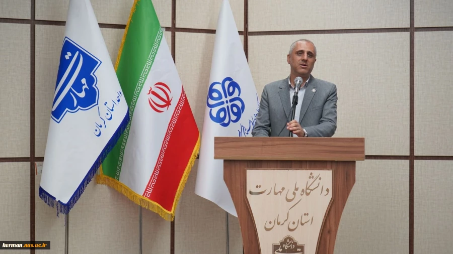 رییس دانشگاه ملی مهارت واحد استان کرمان در جریان برگزاری رویداد انرژی‌های نو و تجدیدپذیر اعلام کرد:  
دانشگاه ملی مهارت، با بهره‌گیری از اساتید مجرب و توانمند، آمادگی کامل برای ارائه آموزش‌های تخصصی، مشاوره، نصب و راه‌اندازی پنل‌های خورشیدی دارد. 3