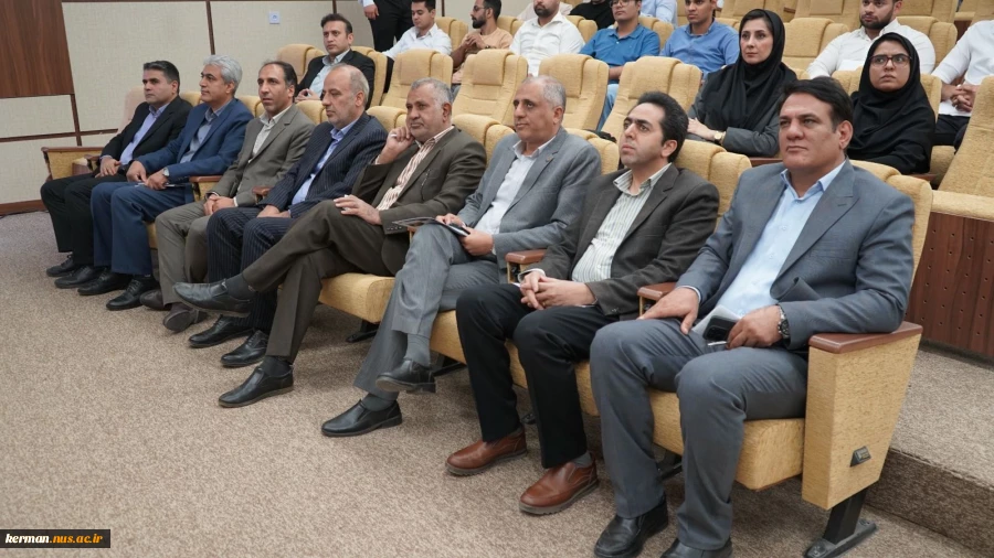 رییس دانشگاه ملی مهارت واحد استان کرمان در جریان برگزاری رویداد انرژی‌های نو و تجدیدپذیر اعلام کرد:  
دانشگاه ملی مهارت، با بهره‌گیری از اساتید مجرب و توانمند، آمادگی کامل برای ارائه آموزش‌های تخصصی، مشاوره، نصب و راه‌اندازی پنل‌های خورشیدی دارد. 3