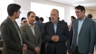 رییس دانشگاه ملی مهارت واحد استان کرمان در جریان برگزاری رویداد انرژی‌های نو و تجدیدپذیر اعلام کرد:  
دانشگاه ملی مهارت، با بهره‌گیری از اساتید مجرب و توانمند، آمادگی کامل برای ارائه آموزش‌های تخصصی، مشاوره، نصب و راه‌اندازی پنل‌های خورشیدی دارد. 3