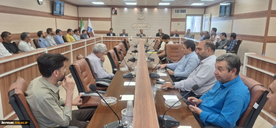 رئیس دانشگاه ملی مهارت واحد استانی کرمان مدیریت فضای روانی جامعه، محیط خانه و محل کار را از الزامات عبور موفق از مرحله بحران دانست. 3