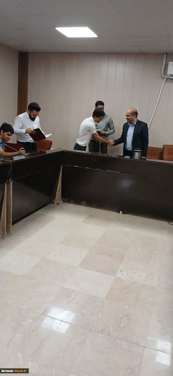 تقدیر از دانشجویان عضو تیم اجرایی رویداد دانش مهارت و فناوری در مرکز رشد دانشگاه ملی مهارت. 11
