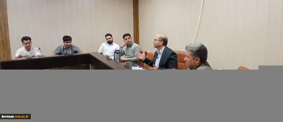 تقدیر از دانشجویان عضو تیم اجرایی رویداد دانش مهارت و فناوری در مرکز رشد دانشگاه ملی مهارت. 8