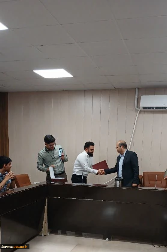 تقدیر از دانشجویان عضو تیم اجرایی رویداد دانش مهارت و فناوری در مرکز رشد دانشگاه ملی مهارت. 5
