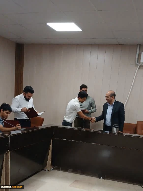 تقدیر از دانشجویان عضو تیم اجرایی رویداد دانش مهارت و فناوری در مرکز رشد دانشگاه ملی مهارت. 6