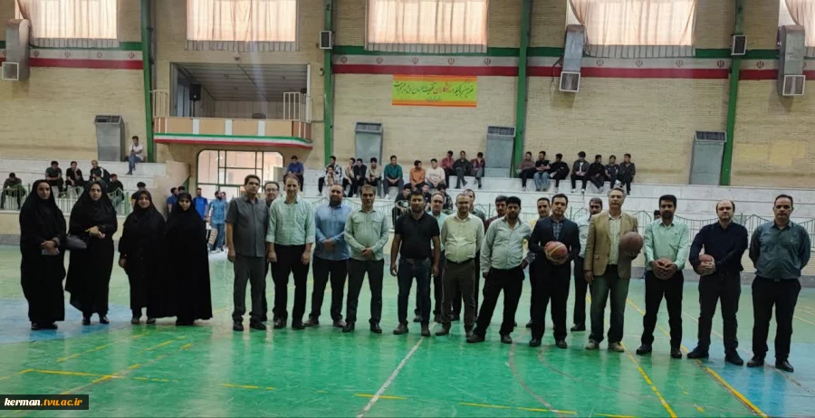 به مناسبت گرامیداشت هفته تربیت بدنی و ورزش:
برگزاری همایش پیاده‌ روی صبحگاهی در دانشکده شهید چمران کرمان 2