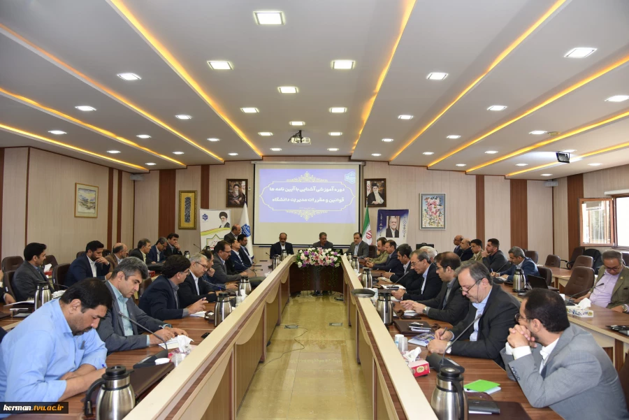 رئیس دانشگاه ملی مهارت در جمع رؤسای دانشکده‌ها و آموزشکده‌های سراسر کشور:

حیات دانشگاه و ارکان آن در گرو ضوابط، مقررات و قوانین است/ هیئت امنا مجلس قانون‌گذاری دانشگاه است/ سیاست دانشگاه تربیت نیروی توانمند اشتعال‌پذیر است 2