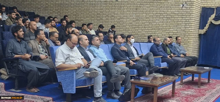 رئیس دانشگاه ملی مهارت واحد استانی کرمان:
 دانشجویان، ولی‌نعمتان  دانشگاه هستند 3