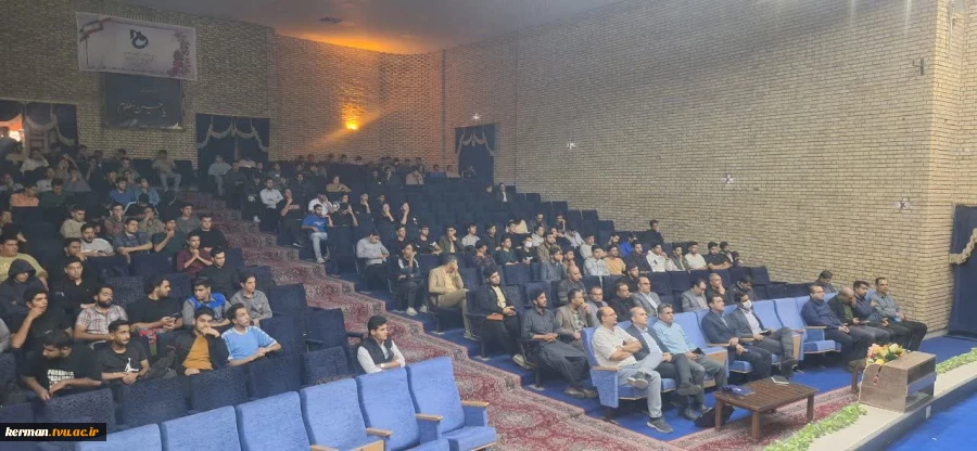 رئیس دانشگاه ملی مهارت واحد استانی کرمان:
 دانشجویان، ولی‌نعمتان  دانشگاه هستند 3