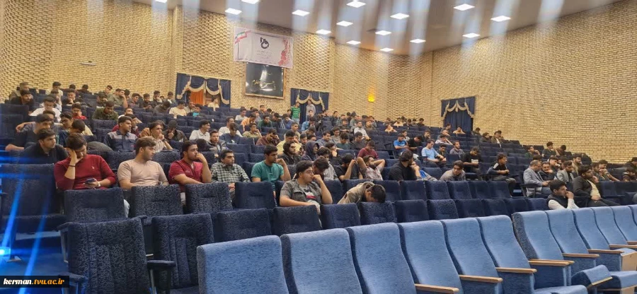 رئیس دانشگاه ملی مهارت واحد استانی کرمان:
 دانشجویان، ولی‌نعمتان  دانشگاه هستند 4