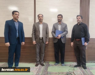 همزمان با هفته قرآن و عترت دانشگاه‌ها و به همت حوزه معاونت فرهنگی و دانشجویی:
محفل نورانی انس با قرآن کریم در دانشکده شهید چمران کرمان، برگزار شد 3