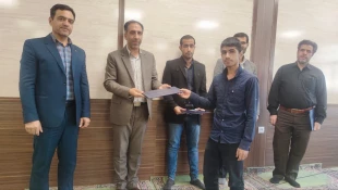 همزمان با هفته قرآن و عترت دانشگاه‌ها و به همت حوزه معاونت فرهنگی و دانشجویی:
محفل نورانی انس با قرآن کریم در دانشکده شهید چمران کرمان، برگزار شد 3