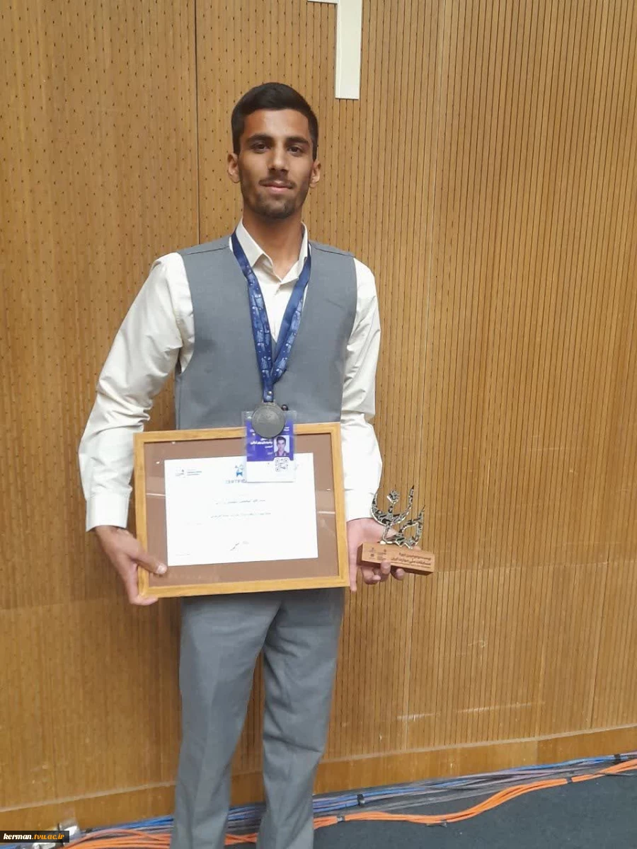 مدال‌آوری دانشجویان عمران دانشکده شهید چمران کرمان در بیست و دومین دوره مسابقات ملی مهارت ایران 5