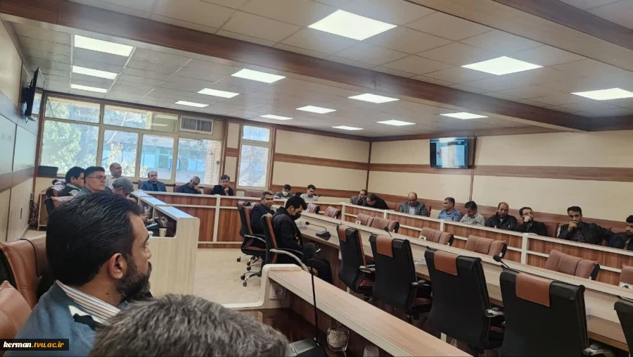 نشست تبیینی گرامیداشت هفته بسیج با حضور جمعی از دانشگاهیان بسیجی دانشگاه ملی مهارت _ واحد استانی کرمان، برگزار شد 4