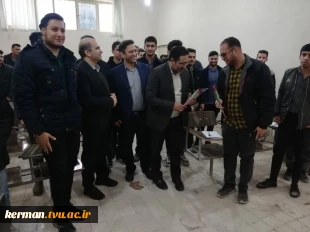 حضور گرم و صمیمانه معاونت فرهنگی و دانشجویی در واحد استانی کرمان؛ تقدیم گل و تبریک فرارسیدن ۱۶ آذر به دانشجویان 5