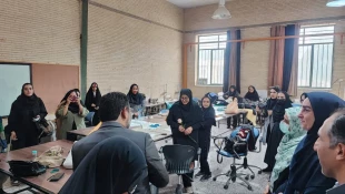 حضور گرم و صمیمانه معاونت فرهنگی و دانشجویی در واحد استانی کرمان؛ تقدیم گل و تبریک فرارسیدن ۱۶ آذر به دانشجویان 6