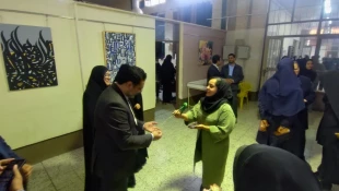 حضور گرم و صمیمانه معاونت فرهنگی و دانشجویی در واحد استانی کرمان؛ تقدیم گل و تبریک فرارسیدن ۱۶ آذر به دانشجویان 8