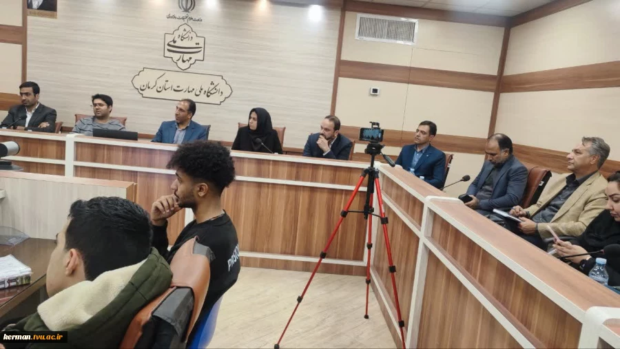 مدیر کل اداره ارتباطات و فناوری اطلاعات استان کرمان در جمع دانشجویان واحد استانی کرمان مطرح نمود:
 دانشجویان دانشگاه ملی مهارت، معماران فردای دیجیتال هستند و آینده در دستان شماست 2