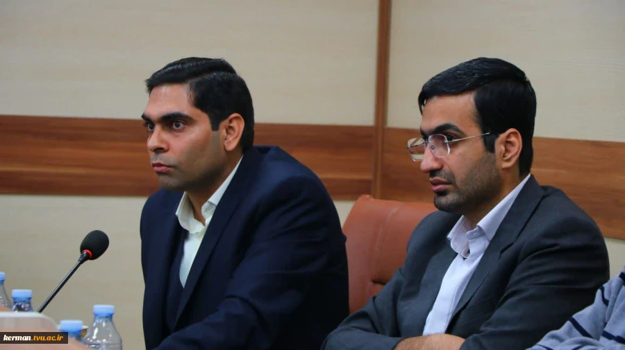 مدیر کل اداره ارتباطات و فناوری اطلاعات استان کرمان در جمع دانشجویان واحد استانی کرمان مطرح نمود:
 دانشجویان دانشگاه ملی مهارت، معماران فردای دیجیتال هستند و آینده در دستان شماست 3