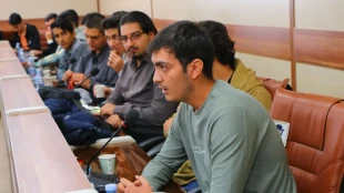 مدیر کل اداره ارتباطات و فناوری اطلاعات استان کرمان در جمع دانشجویان واحد استانی کرمان مطرح نمود:
 دانشجویان دانشگاه ملی مهارت، معماران فردای دیجیتال هستند و آینده در دستان شماست 3