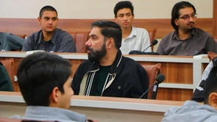 مدیر کل اداره ارتباطات و فناوری اطلاعات استان کرمان در جمع دانشجویان واحد استانی کرمان مطرح نمود:
 دانشجویان دانشگاه ملی مهارت، معماران فردای دیجیتال هستند و آینده در دستان شماست 3