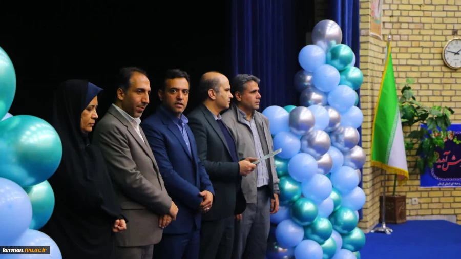 رئیس دانشگاه ملی مهارت واحد استانی کرمان در آئین بزرگداشت روز دانشجو عنوان کرد :
 دانشجویان آینده سازان و نقش آفرینان فردای کشورند / درخشش دانشکده شهید چمران کرمان در بین ۱۸۳ مرکز ملی مهارت 2