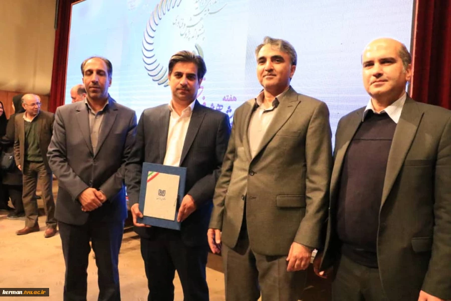 تجلیل از عضو هیأت علمی واحد استانی کرمان به عنوان پژوهشگر برتر مهارت‌افزایی در جشنواره پژوهش و فناوری کرمان 2
