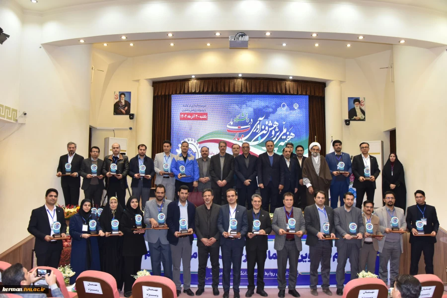 معاون پژوهش و فناوری دانشگاه ملی مهارت واحد استانی کرمان، پژوهشگر برگزیده همکاری با جامعه و صنعت  سال ۱۴۰۴   4