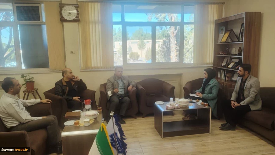 در راستای توسعه همکاری‌های آموزشی، پژوهشی و اشتغال‌زایی برگزار شد:
نشست مشترک  دانشگاه ملی مهارت واحد استانی کرمان با بنیاد  نخبگان استان 2