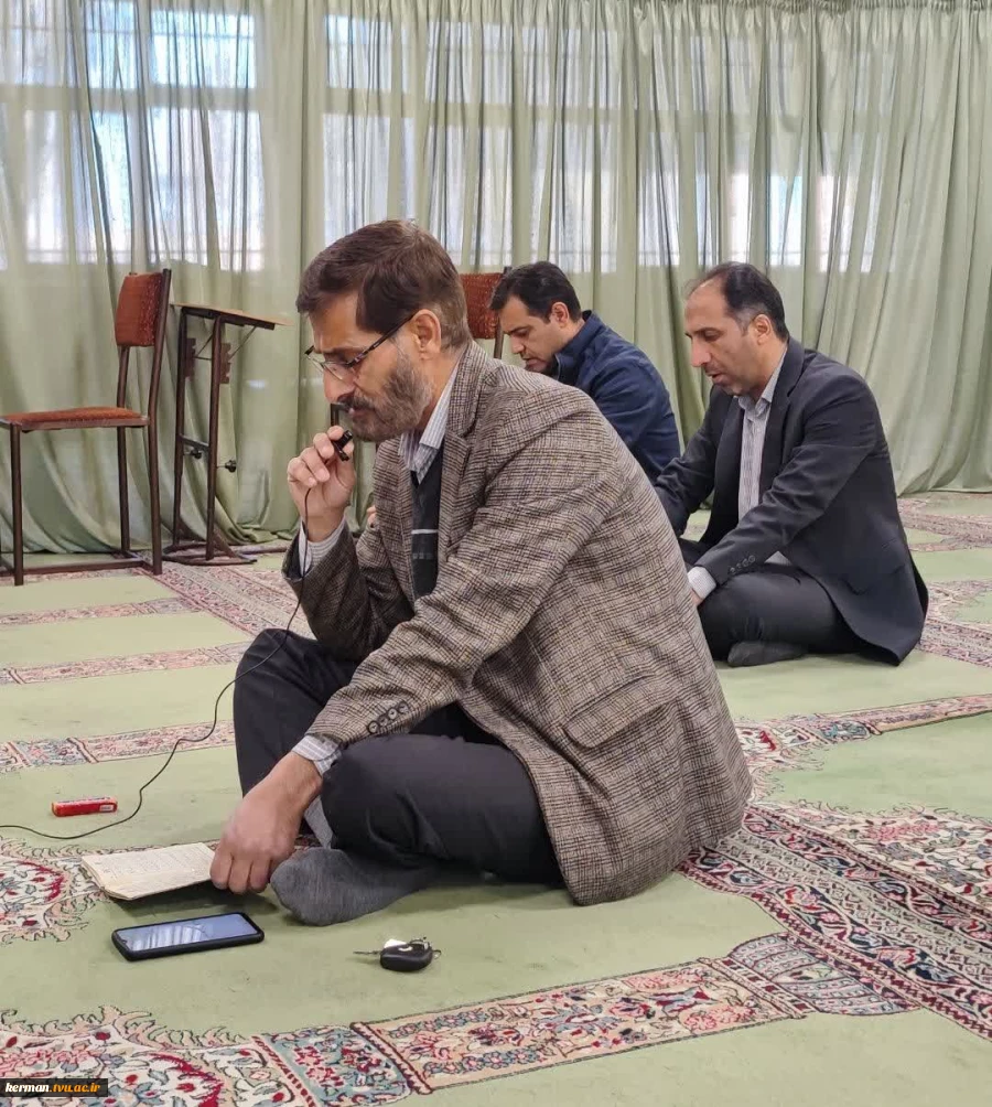 برگزاری مراسم قرائت زیارت عاشورا در دانشکده شهید چمران کرمان 2