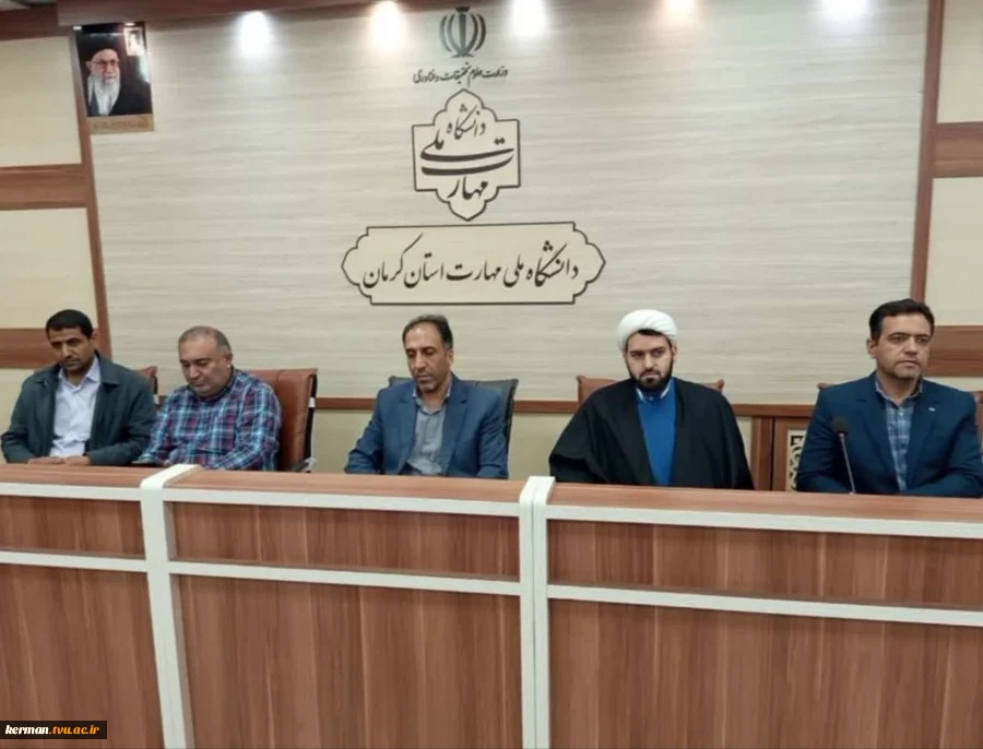 در آستانه چهل و هفتمین بهار پیروزی انقلاب اسلامی برگزار شد:
جشن گرامیداشت ایام ا... دهه فجر 3