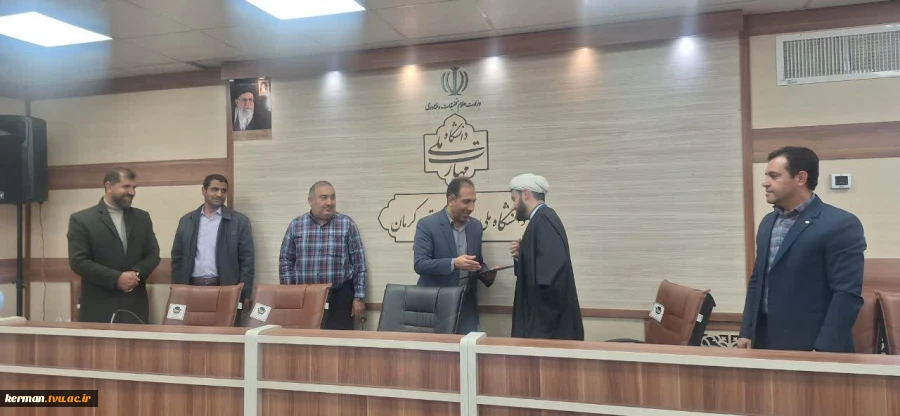 در آستانه چهل و هفتمین بهار پیروزی انقلاب اسلامی برگزار شد:
جشن گرامیداشت ایام ا... دهه فجر 4