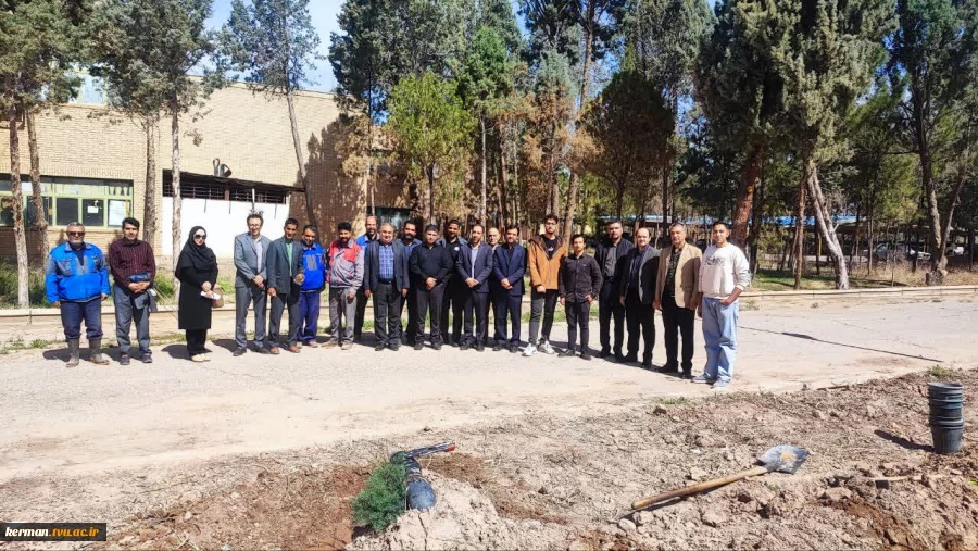 به یاد رهبر شهید انقلاب:
 غرس نهال توسط دانشگاهیان دانشگاه ملی مهارت واحد استان کرمان 2