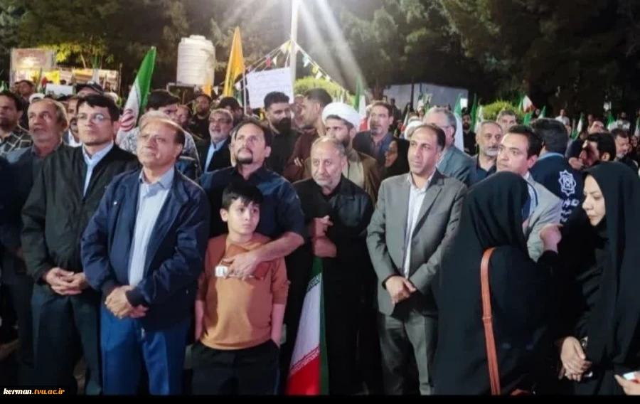 در پنجاه و هشتمین شب از  شب‌های حماسی:
حضور دانشگاهیان واحد استانی کرمان در اجتماع پرشور دانشگاهیان دیار کریمان به منظور گرامیداشت دهه کرامت و تجدید میثاق با ولایت 2