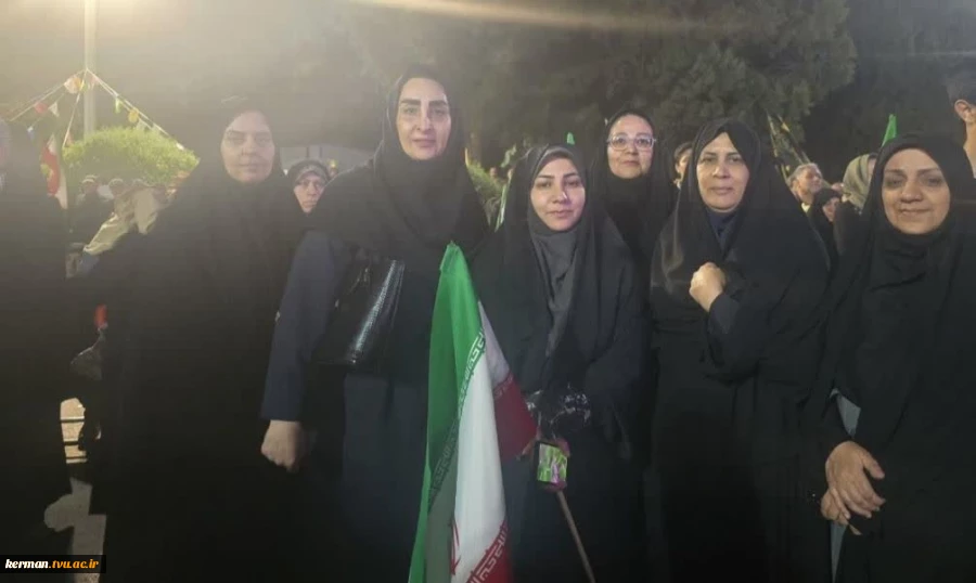 در پنجاه و هشتمین شب از  شب‌های حماسی:
حضور دانشگاهیان واحد استانی کرمان در اجتماع پرشور دانشگاهیان دیار کریمان به منظور گرامیداشت دهه کرامت و تجدید میثاق با ولایت 2