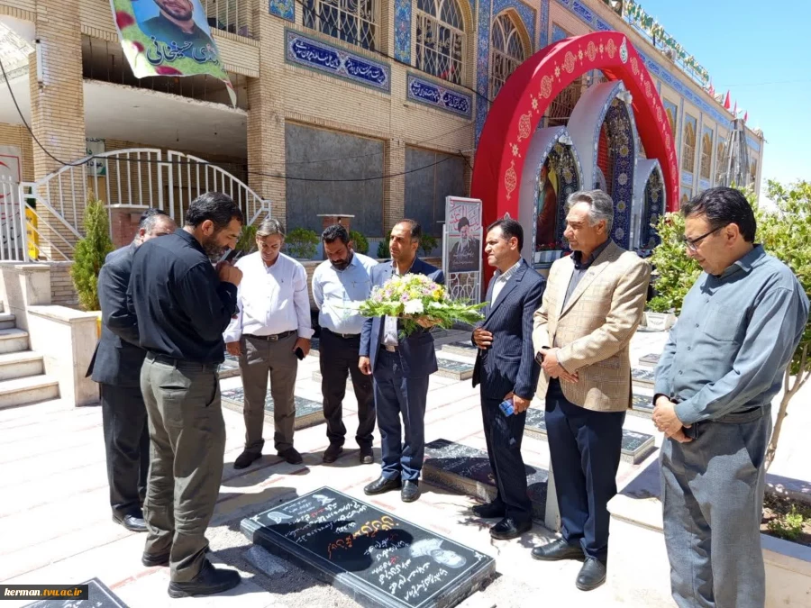 ادای احترام دانشگاهیان ملی مهارت واحد استانی کرمان به مقام شامخ شهدای جنگ تحمیلی سوم 2