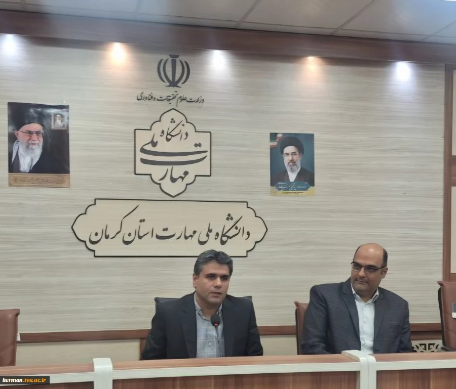 تجلیل از کارکنان حوزه معاونت آموزشی دانشکده شهید چمران کرمان در هفته سرآمدان آموزشی 3