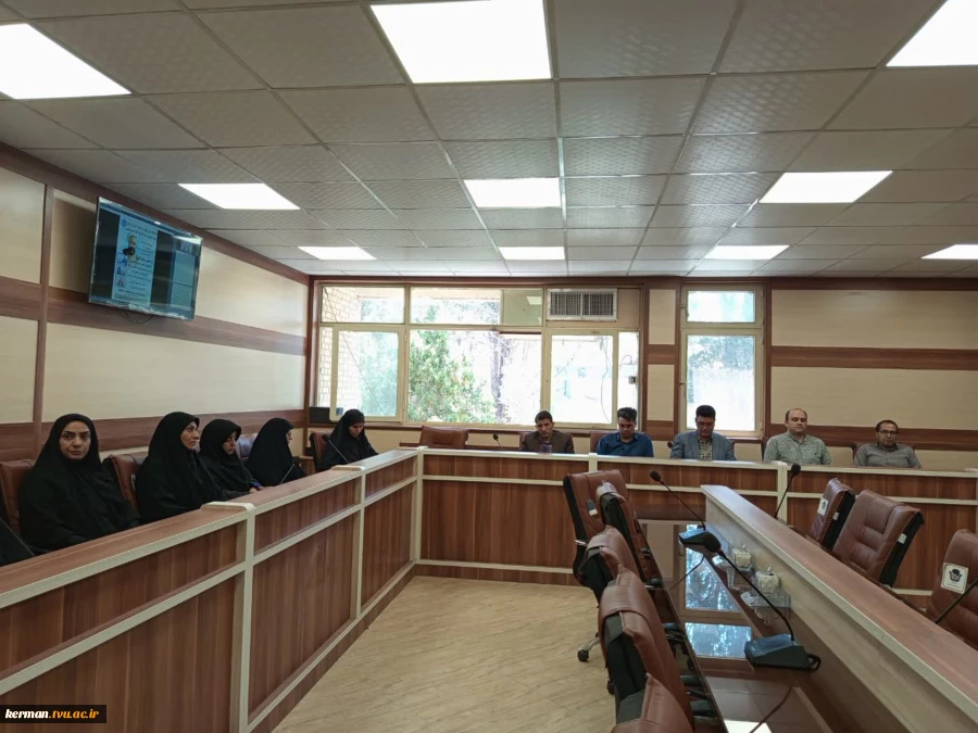 معاون فرهنگی و دانشجویی دانشگاه ملی مهارت :
رفتار و اخلاق اساتید تأثیر مستقیمی بر شکل‌گیری شخصیت نسل جوان دارد و جایگاه مقام معلم و استاد  در ساختن آینده‌ روشن کشور با اهمیت است 2
