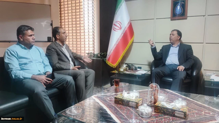 در راستای تحقق اهداف سند تحول آموزش های مهارتی و همسویی با برنامه های توسعه اقتصادی صورت گرفت:
نشست ریاست و معاونت آموزشی دانشگاه ملی مهارت واحد استانی کرمان با رئیس سازمان مدیریت و برنامه ریزی استان 2