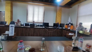 به منظور آشنایی با ظرفیت‌های صنعتی کشور و توسعه همکاری‌های آموزشی و مهارتی، رئیس واحد استانی کرمان و جمعی از مسئولان دانشگاه از شرکت آریان خودرو خاورمیانه بازدید بعمل آوردند. 5
