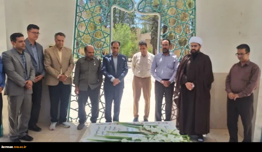 به مناسبت سوم خردادماه،  سالروز آزادسازی خرمشهر:
آئین غبارروبی و عطرافشانی یادمان شهدای گمنام دانشگاه ملی مهارت واحد استانی کرمان برگزار شد 2