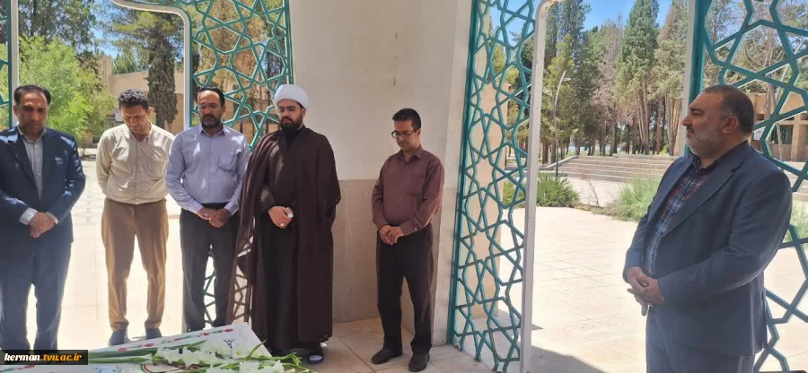 به مناسبت سوم خردادماه،  سالروز آزادسازی خرمشهر:
آئین غبارروبی و عطرافشانی یادمان شهدای گمنام دانشگاه ملی مهارت واحد استانی کرمان برگزار شد 2