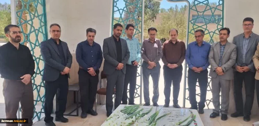 به مناسبت سوم خردادماه،  سالروز آزادسازی خرمشهر:
آئین غبارروبی و عطرافشانی یادمان شهدای گمنام دانشگاه ملی مهارت واحد استانی کرمان برگزار شد 2